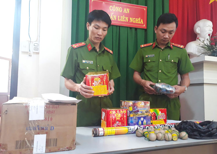 Số pháo nổ người dân tự nguyện giao nộp cho Công an huyện Đức Trọng