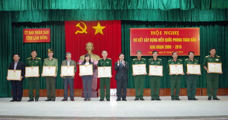 Xây dựng nền quốc phòng toàn dân vững mạnh toàn diện