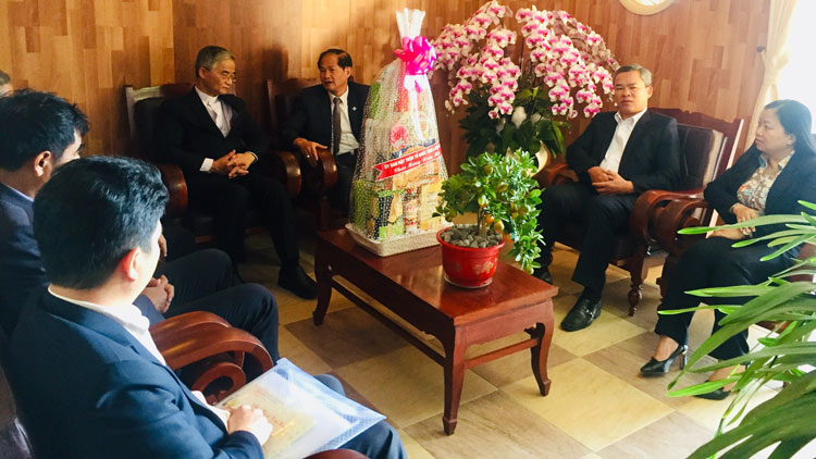 Ban Thường trực  Ủy ban MTTQVN tỉnh thăm hỏi, chúc tết Tòa Giám mục giáo phận Đà Lạt nhân dịp xuân Canh tý 2020