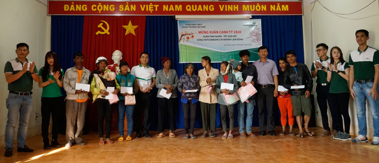 Trao 59 suất quà tại xã Đan Phượng