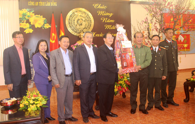 Đoàn thăm và Chúc tết cán bộ, chiến sĩ Công an tỉnh nhân dịp xuân Canh tý 2020
