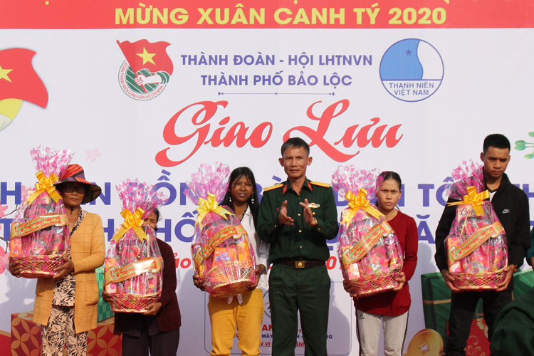 Giao lưu văn nghệ Mừng xuân ơn Đảng