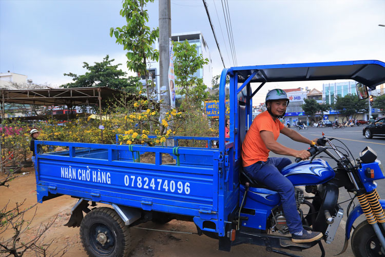 Tết là dịp làm ăn đắt khách của tài xế xe thồ, xe ba gác
