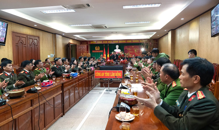 Lãnh đạo tỉnh thăm và chúc tết lực lượng vũ trang tỉnh