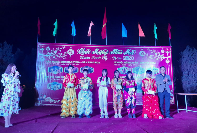 Trao giải cho các tiết mục xuất sắc