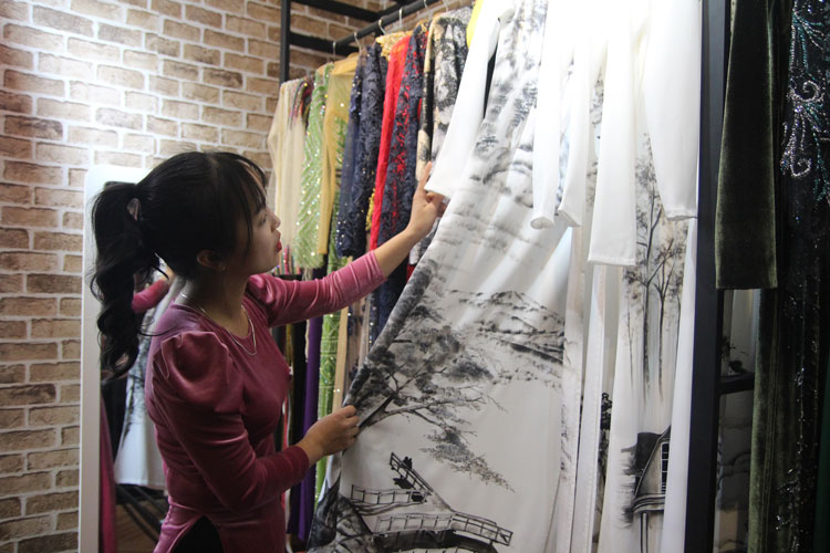 Những tà áo dài mang hình ảnh đặc trưng của Đà Lạt