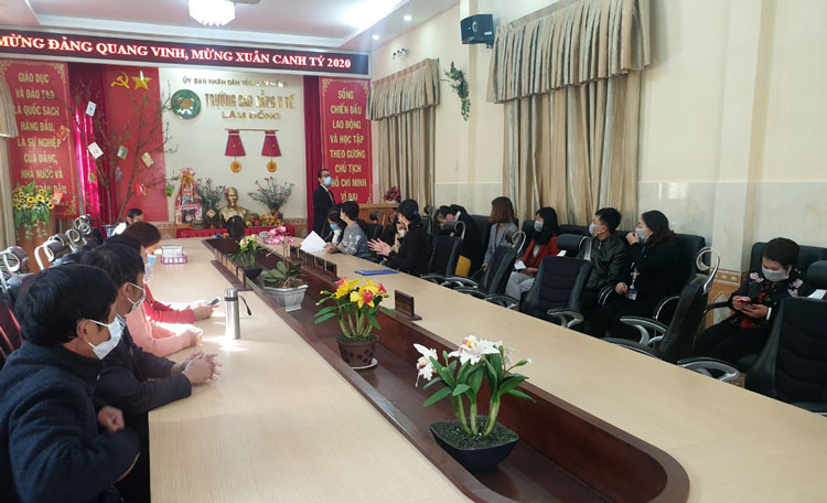 Trường Cao đẳng Y tế Lâm Đồng triển khai các biện pháp phòng chống nCoV trong toàn trường: đeo khẩu trang, đo thân nhiệt, sử dụng dung dịch sát khuẩn tay nhanh