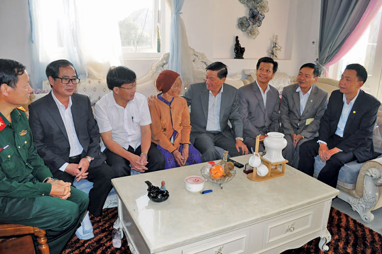 Nước mắt mẹ đã thôi rơi...