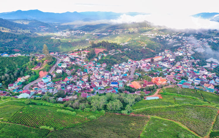 Về thăm vùng đất anh hùng