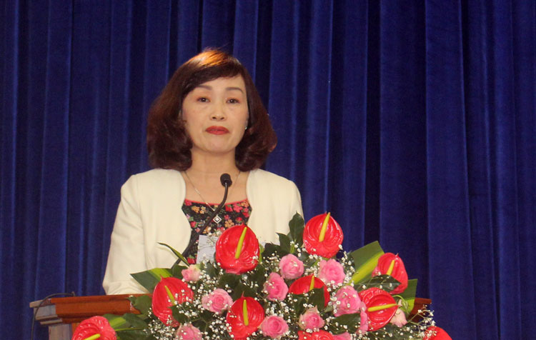 Đồng chí Huỳnh Thị Thanh Xuân, Bí thư Thành ủy - Chủ tịch HĐND thành phố Đà Lạt đọc diễn văn ôn lại truyền thống 90 năm thành lập Đảng Cộng sản Việt Nam
