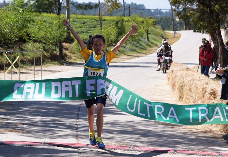 Về đích 15 km nữ
