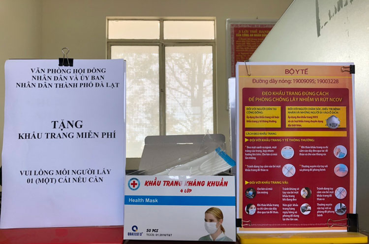 Chủ quán cà phê ở Đà Lạt tặng 10.000 khẩu trang y tế