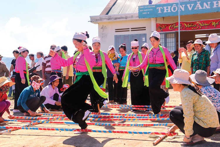 Xuân về trên bản Mường