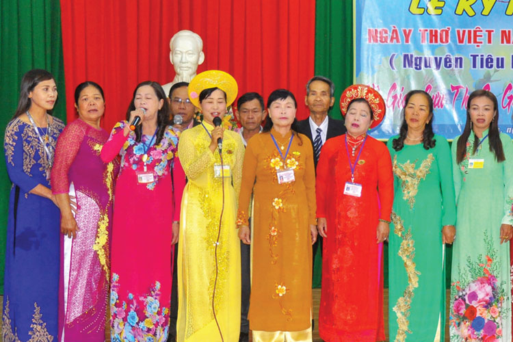 Tình đồng hương gắn bó trên đất mới