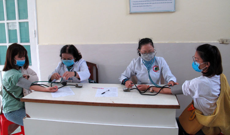Thiếu máu cục bộ, cán bộ, giáo viên Đà Lạt tình nguyện hiến máu