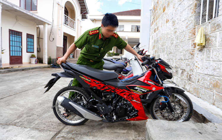Chiếc xe hai đối tượng trộm tại Đà Lạt và đã thay biển số giả