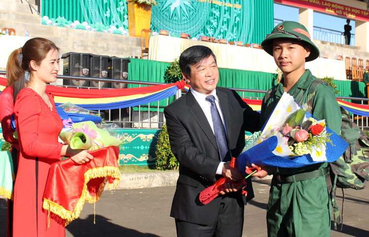 Tự hào tiếp bước cha anh