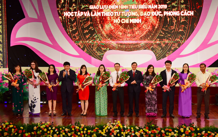 Những vấn đề cần quan tâm trong học tập và làm theo Bác năm 2020