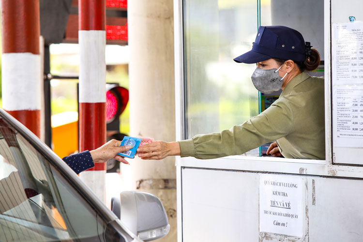 Thu phí tự động qua trạm BOT: Còn phải đợi thêm