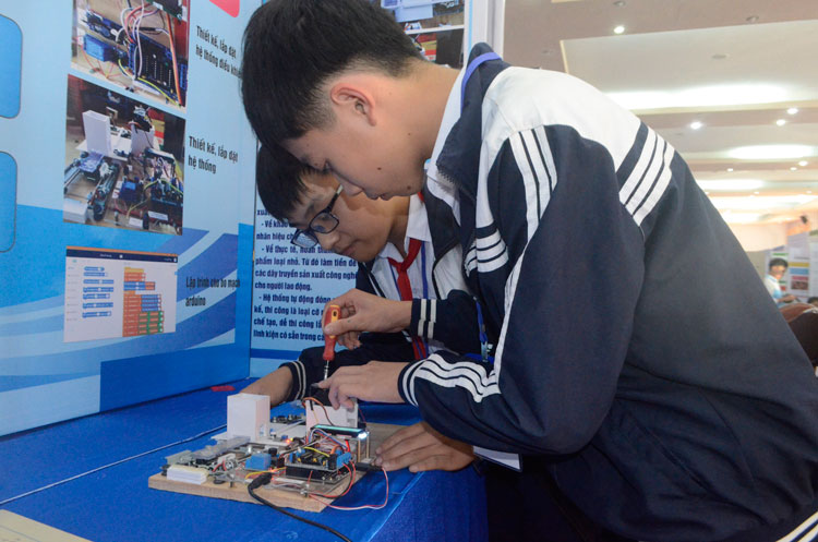 Di Linh: Đẩy mạnh hoạt động nghiên cứu khoa học trong học sinh