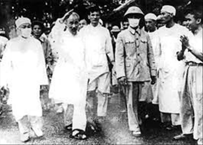 Bác Hồ thăm Bệnh viện Quân y 7 (5/1967). Ảnh: Tư liệu