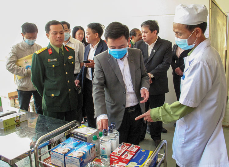 Lãnh đạo tỉnh kiểm tra tình hình phòng chống COVID-19 tại Bệnh xá H32.
