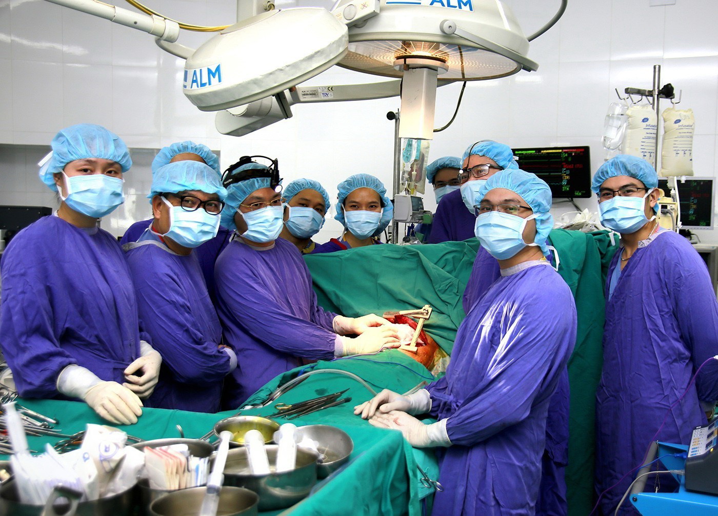 Năm 2018, lần đầu tiên các chuyên gia y tế Việt Nam thực hiện ghép phổi thành công và tiến hành lấy đồng thời 6 tạng từ cùng một người cho chết não để ghép cho 5 bệnh nhân