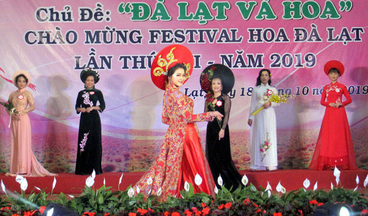 Phát động &quot;Tuần lễ Áo dài&quot; và hưởng ứng cuộc vận động 10.000 bước chân mỗi ngày