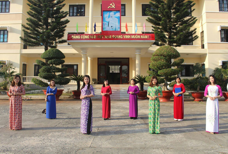 Phụ nữ huyện Lâm Hà hưởng ứng Tuần lễ Áo dài