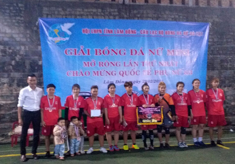 Giải bóng đá nữ mini chào mừng Ngày Quốc tế Phụ nữ 8/3