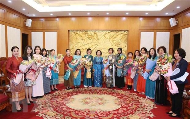 Đồng chí Trương Thị Mai và Nhóm Phụ nữ Cộng đồng Asean