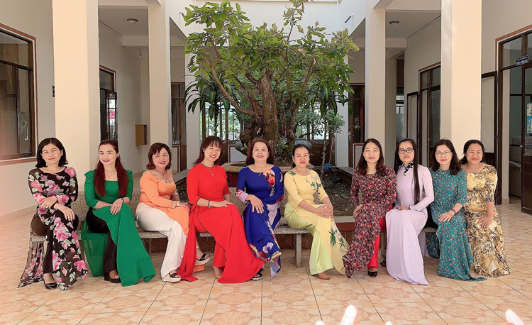 Hội viên Hội LHPN TP Bảo Lộc duyên dáng trong tà áo dài