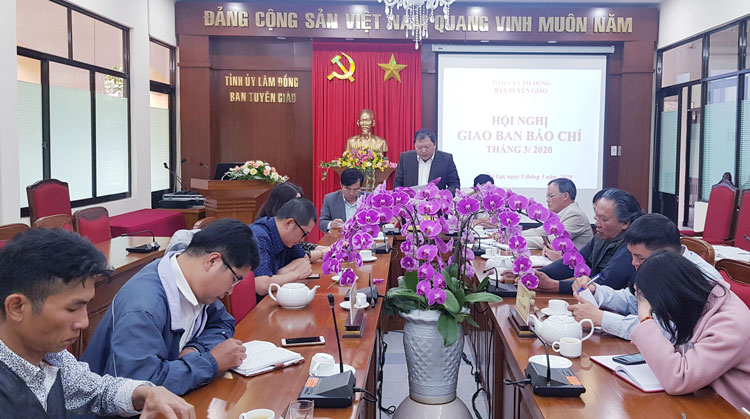 Tiếp tục thông tin và tuyên truyền về các biện pháp phòng chống dịch Covid-19