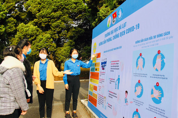 Triển khai nhiều biện pháp phòng dịch Covid-19 khi sinh viên đi học trở lại