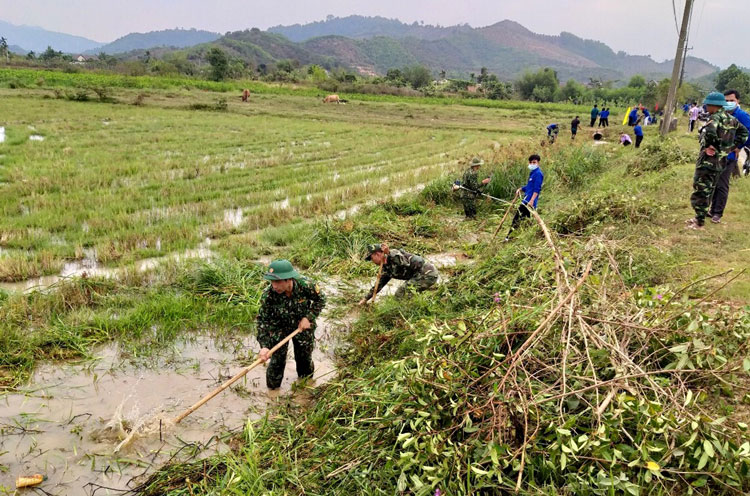 Tuổi trẻ Đạ Tẻh khơi thông hơn 5 km kênh mương nội đồng