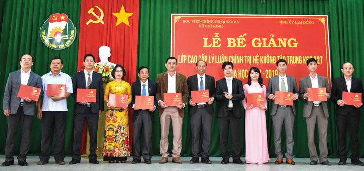 Đào tạo, bồi dưỡng cán bộ, công chức, viên chức trong tình hình mới