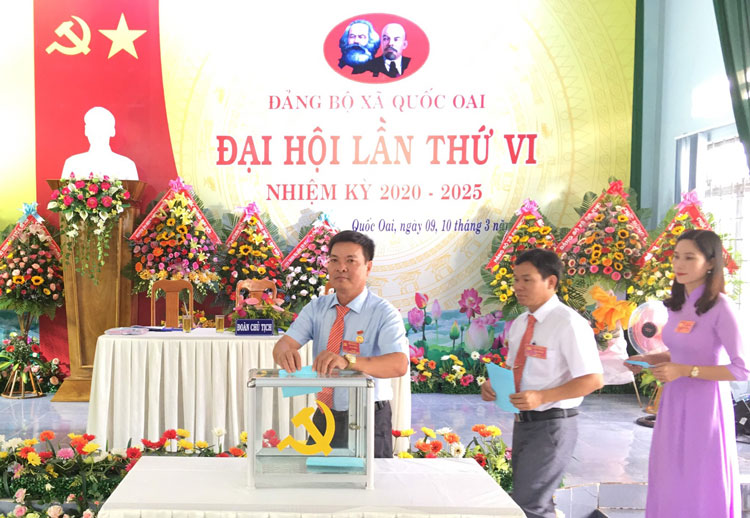 Các đại biểu bầu Ban Chấp hành Đảng bộ xã Quốc Oai nhiệm kỳ 2020 - 2025