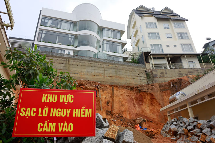 Đà Lạt: Sạt lở taluy uy hiếp 2 nhà dân