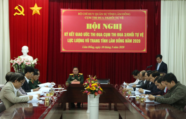 Khối tự vệ lực lượng vũ trang tỉnh tổ chức ký kết giao ước thi đua quyết thắng