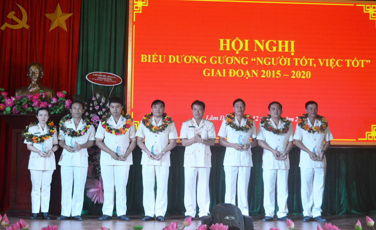 Trại giam Đại Bình biểu dương các tập thể, cá nhân xuất sắc trong Phong trào thi đua "Vì an ninh Tổ quốc"