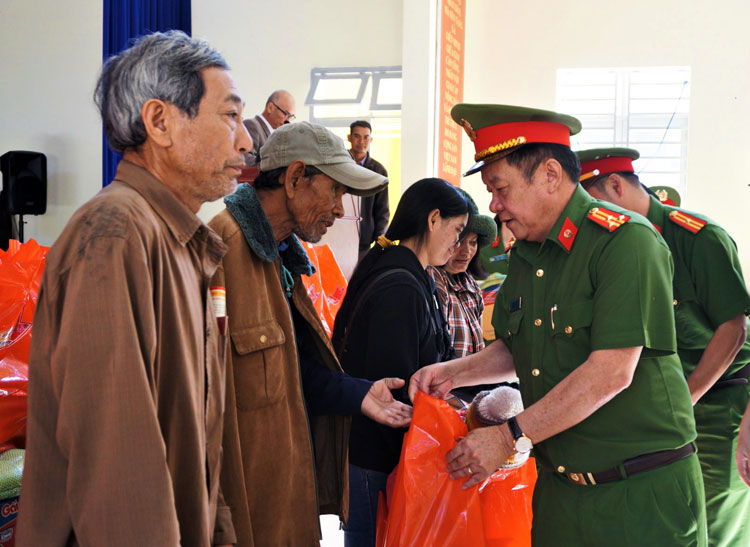 Ghi nhận ở đơn vị dẫn đầu phong trào vì an ninh Tổ quốc