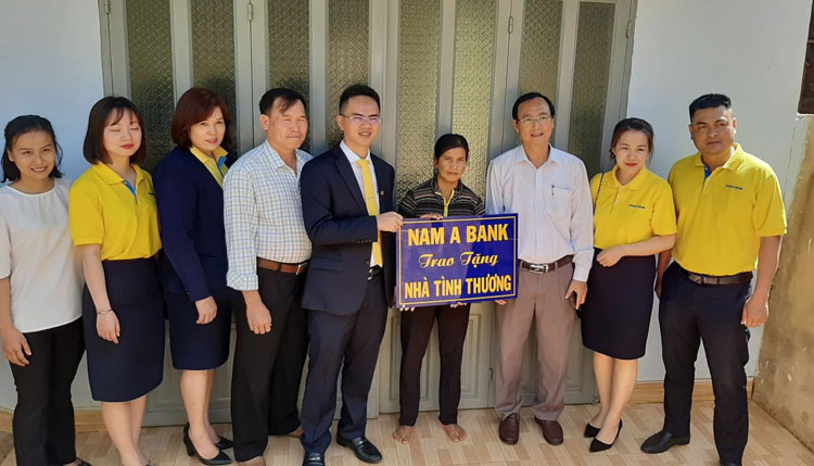 Bảo Lâm bàn giao 4 căn nhà Đại đoàn kết cho hộ nghèo và gia đình chính sách