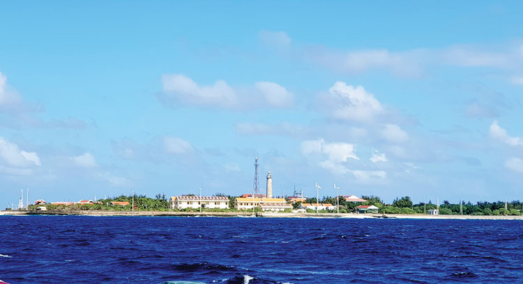 Tổ quốc nhìn từ biển (Bài 1)