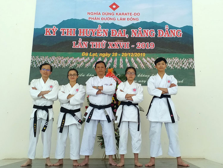 Nữ kiện tướng quốc gia và ''nhà 10 đẳng''