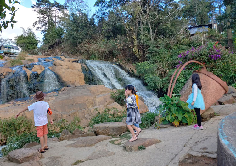 Chung tay cứu thác Cam Ly