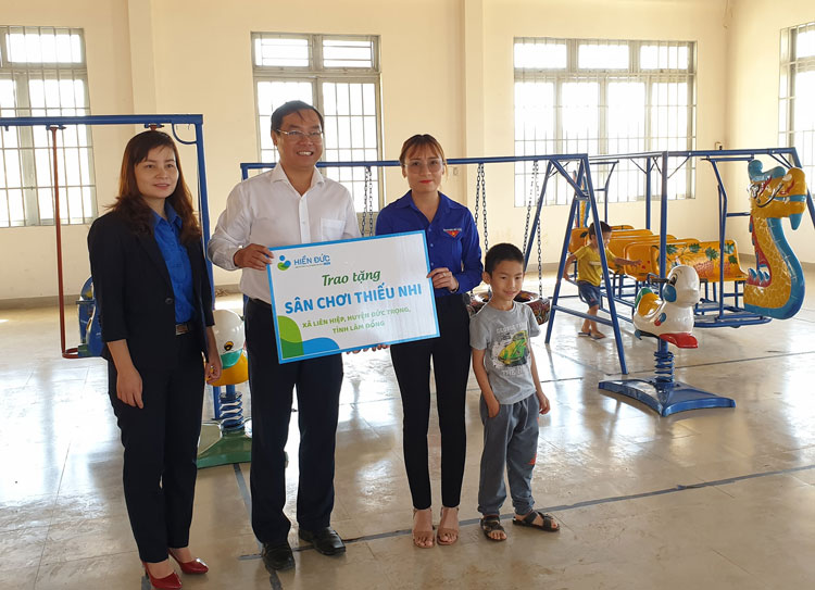 Trao sân chơi cho thiếu nhi xã Liên Hiệp, Đức Trọng