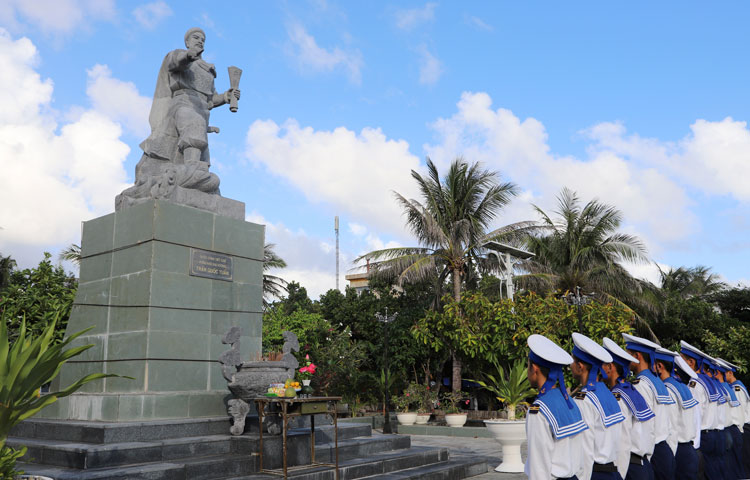 Tổ quốc nhìn từ biển (Bài 5)
