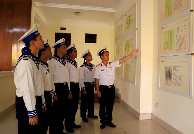 Nhà truyền thống, nơi trưng bày, lưu giữ nhiều tài liệu quý giá của quần đảo Trường Sa nói chung và đảo Nam Yết anh hùng nói riêng
