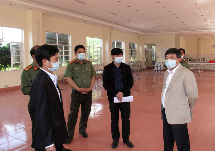 Chủ tịch UBND tỉnh kiểm tra Nhà ăn của Tiểu đoàn Cảnh sát cơ động - Công an tỉnh