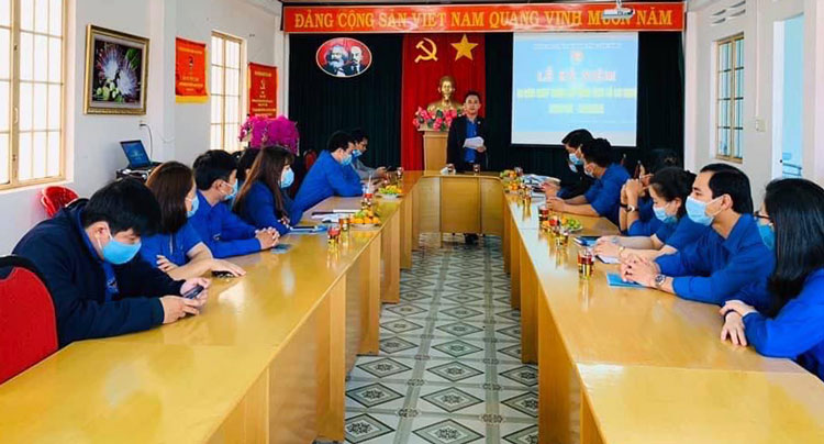 Các đoàn viên, thanh niên cùng ôn lại truyền thống kỷ niệm 89 năm ngày thành lập Đoàn TNCS Hồ Chí Minh